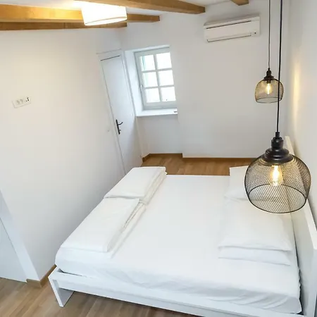 Vikendica House 